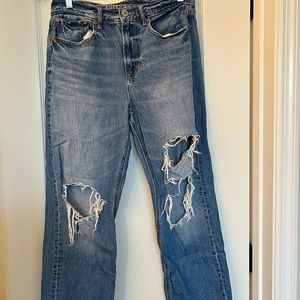 American Eagle boyfriend jeans in size 4 short.